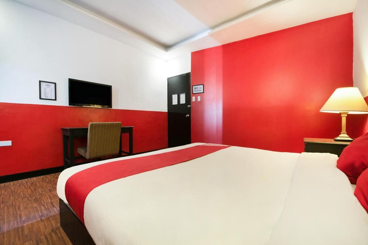 Oyo 432 Diamondwood Hotel 安吉利斯 外观 照片